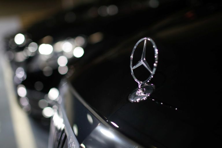 Mercedes-Benz: Ανοιχτό το ενδεχόμενο εμπλοκής στην αμυντική βιομηχανία