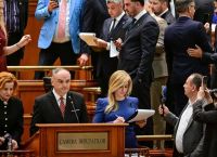 Σεισμός στη Ρουμανία: Κατέρρευσε η κυβέρνηση – “Ράγισε” το δημοκρατικό τείχος!