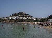Τουρισμός στην Ελλάδα: Πλαφόν στις κλίνες και αυστηροί κανόνες για τα νησιά