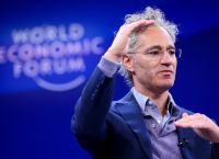Palantir: Η AI θα καταργήσει τη μαζική μετανάστευση, λέει ο Καρπ