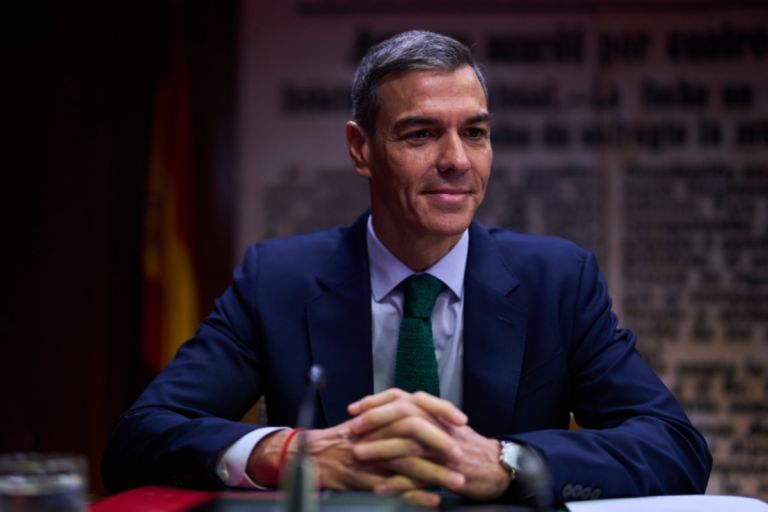 «Πολιορκία» στον Σάντσεθ: Σκάνδαλα, έρευνες και φήμες εκλογών απειλούν την κυβέρνηση της Ισπανίας