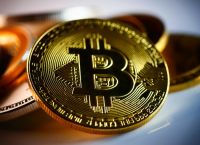 Bitcoin σε πτώση: Υποχωρεί σε χαμηλό δύο εβδομάδων υπό πίεση από πληθωρισμό και πετρέλαιο