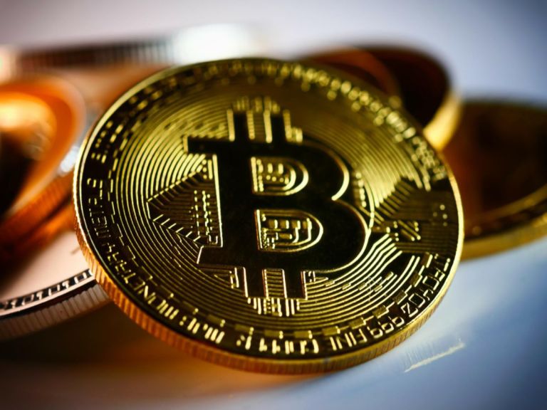 Bitcoin σε πτώση: Υποχωρεί σε χαμηλό δύο εβδομάδων υπό πίεση από πληθωρισμό και πετρέλαιο