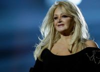 Bonnie Tyler: Σε τεχνητό κώμα η παγκόσμια σταρ – Κρίσιμες ώρες στην εντατική για την 74χρονη τραγουδίστρια