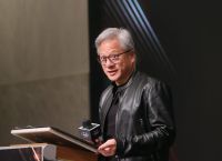 Nvidia και Τραμπ: Ο Τζένσεν Χουάνγκ δηλώνει έτοιμος να ταξιδέψει μαζί του στην Κίνα