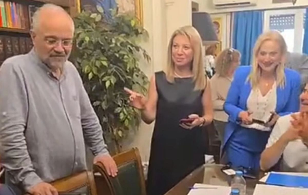 Καρυστιανού: Συλλογή υπογραφών για την ιδρυτική διακήρυξη του νέου κόμματος