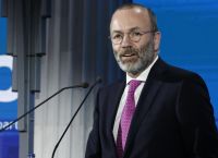 Weber στο Συνέδριο της ΝΔ: «Η Ελλάδα έγινε πρότυπο ανάπτυξης για την Ευρώπη»
