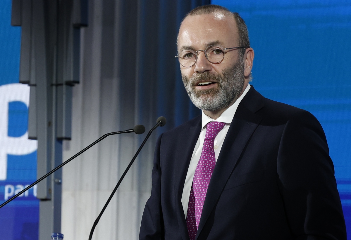 Weber στο Συνέδριο της ΝΔ: «Η Ελλάδα έγινε πρότυπο ανάπτυξης για την Ευρώπη»