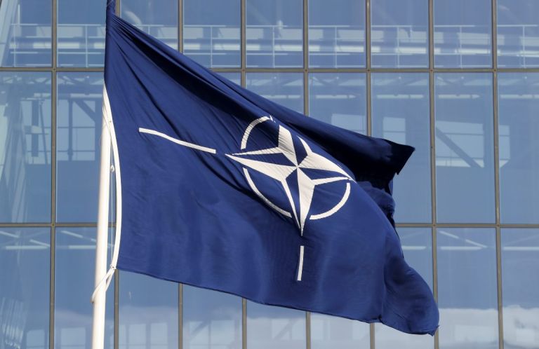 ΝΑΤΟ και Χόλιγουντ: Κατηγορίες για «προπαγάνδα» μετά από μυστικές συναντήσεις