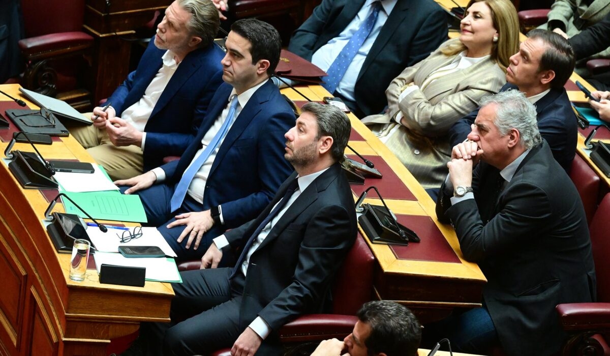 Πολιτική «σφαγή» στην αντιπολίτευση: ΣΥΡΙΖΑ και Νέα Αριστερά προλαβαίνουν το ΠΑΣΟΚ στην υπόθεση ΟΠΕΚΕΠΕ