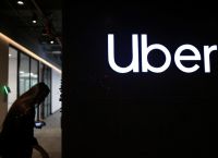Uber: Εξετάζει πλήρη εξαγορά της Delivery Hero για να πιέσει την DoorDash