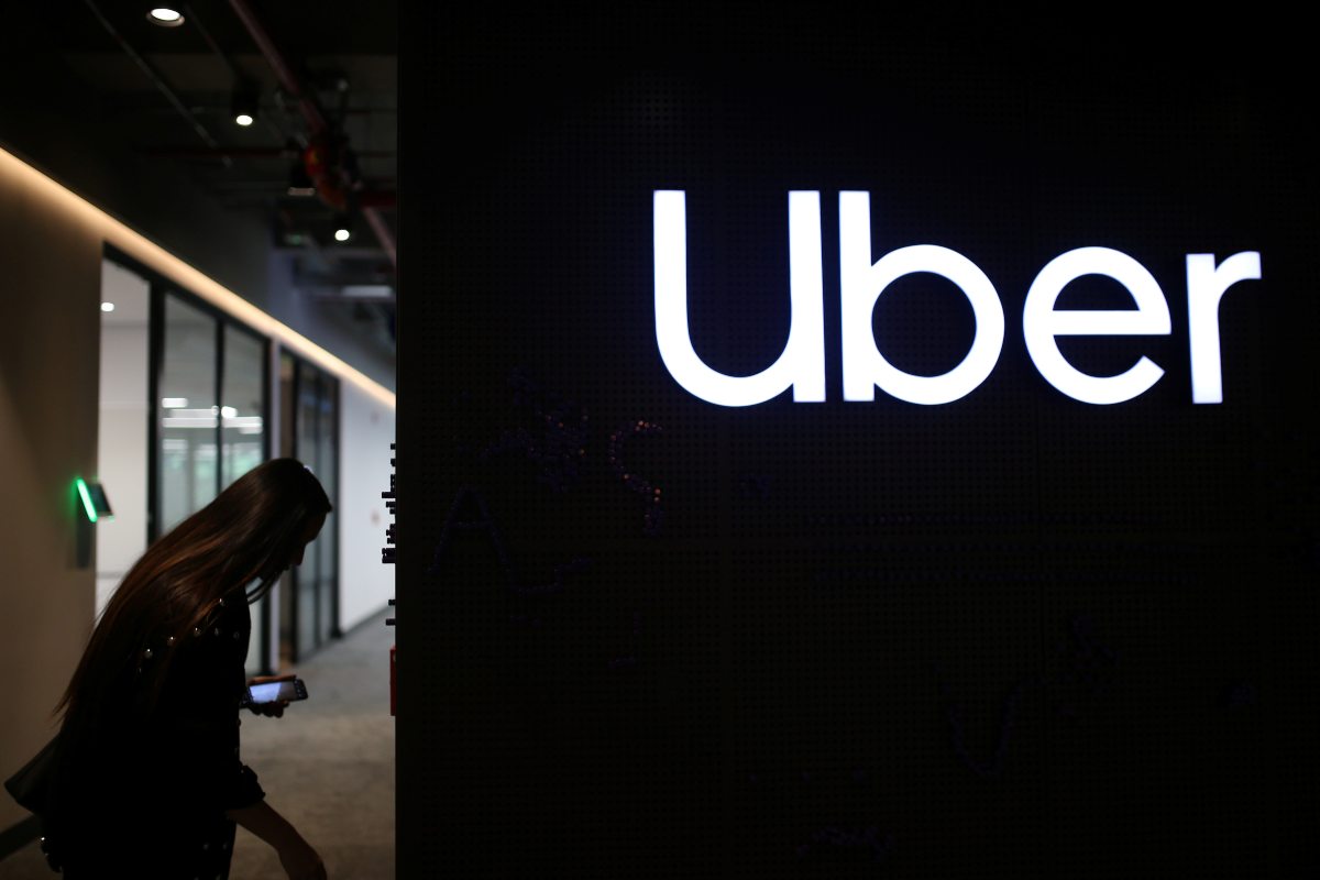 Uber: Εξετάζει πλήρη εξαγορά της Delivery Hero για να πιέσει την DoorDash