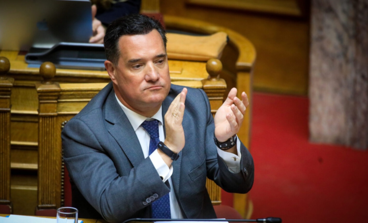 «Ζείτε στον Παράδεισο!» — Η Βρετανίδα που “τρέλανε” το X και απογείωσε τον Άδωνι [vid]