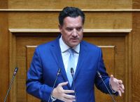 Άδωνις στη Βουλή: «Δεν είναι θέατρο» – Σαρωτική απάντηση για Υγεία, διαφάνεια και τοξικότητα