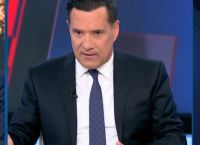 ΑΔΩΝΙΣ ΓΙΑ ΑΝΔΡΟΥΛΑΚΗ: «Με μήνυση δεν σβήνεις το 1 εκατ. στις Βρυξέλλες» [vid,pics]