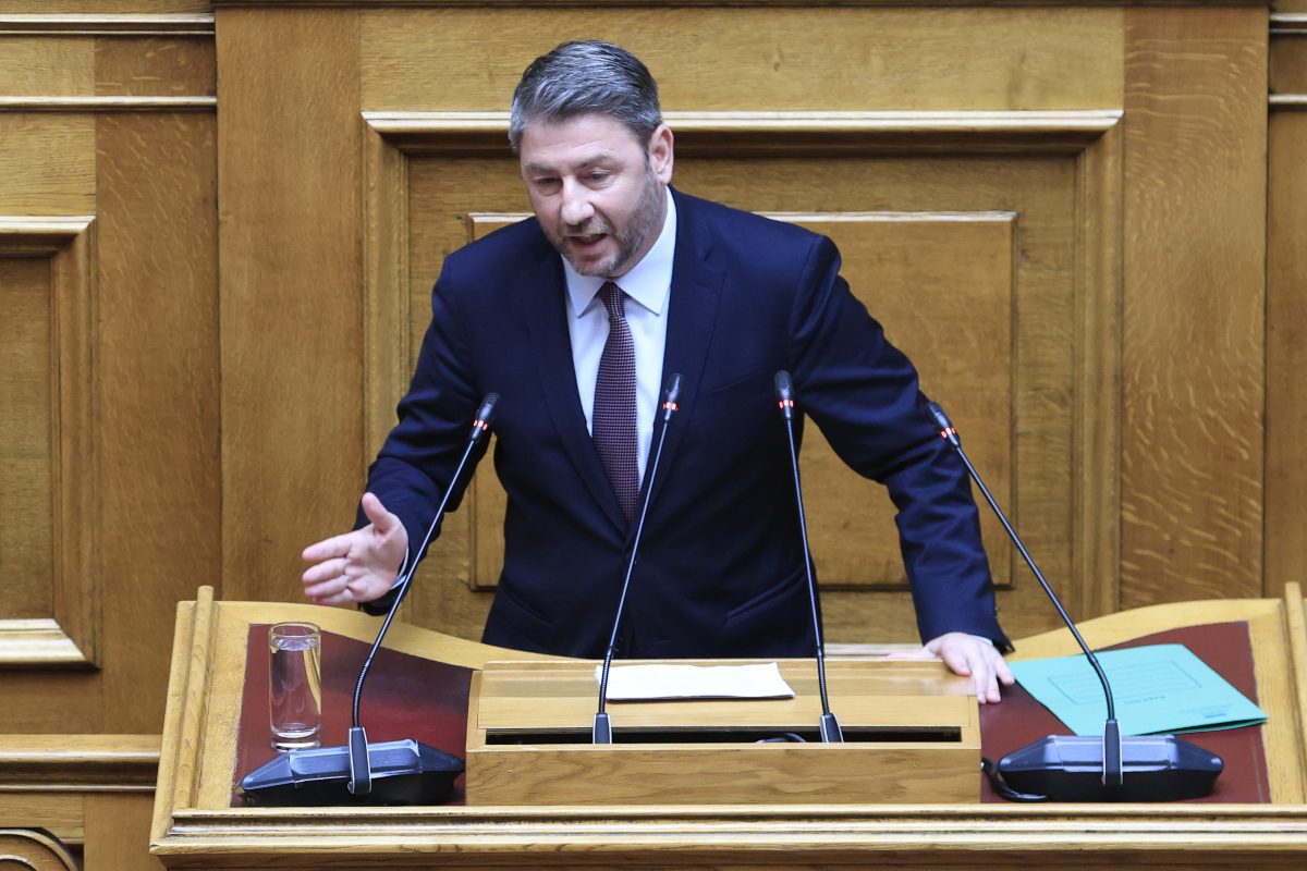 «Πυρά» Ανδρουλάκη σε Κακλαμάνη: Άρωμα μομφής και νέα σύγκρουση για τις υποκλοπές