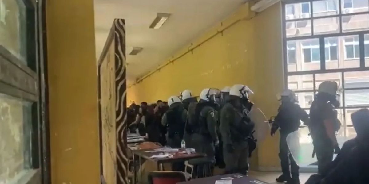 Ένταση στο ΑΠΘ: Επέμβαση των ΜΑΤ μετά από άγρια επίθεση με ρόπαλα – 6 τραυματίες