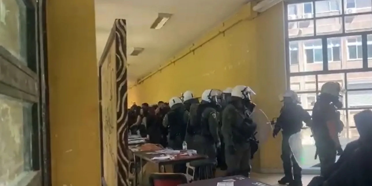 Ένταση στο ΑΠΘ: Επέμβαση των ΜΑΤ μετά από άγρια επίθεση με ρόπαλα – 6 τραυματίες
