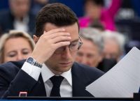 Ρήγμα στη γαλλική Ακροδεξιά: Η Λεπέν συγκρούεται με τον “φιλελεύθερο” Μπαρντελά