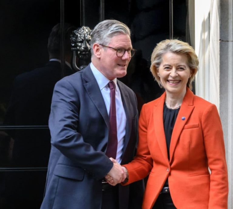 BREXIT ΤΕΛΟΣ; Η Βρετανία «χτυπά» ξανά την πόρτα της ΕΕ και οι Βρυξέλλες παζαρεύουν