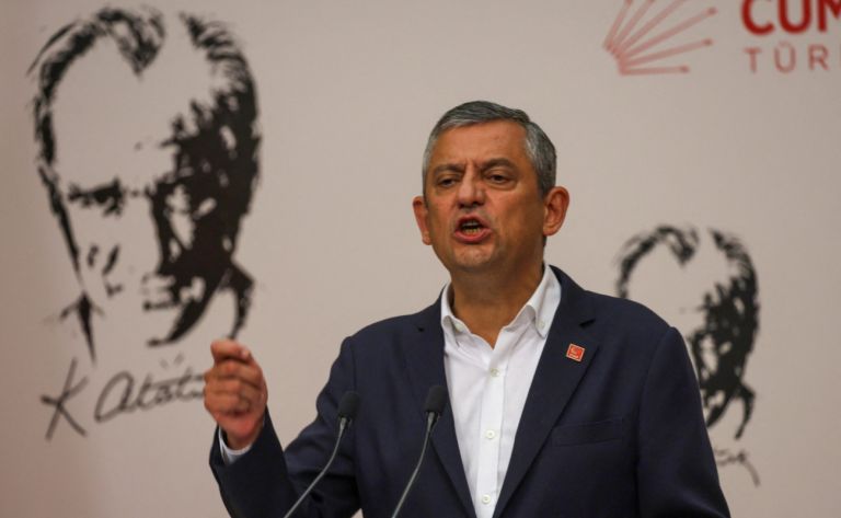 «Δικαστικό πραξικόπημα» στην Τουρκία – Ξηλώνουν το CHP, τρέμουν οι αγορές
