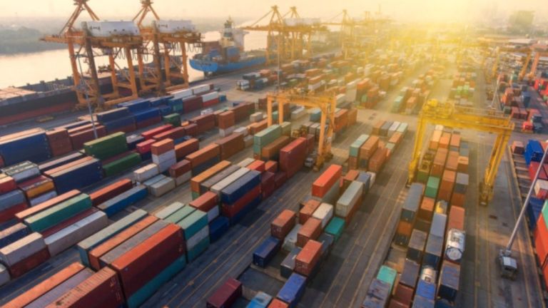 Λιμάνι Πειραιά: Ανοδική πορεία στους ναύλους μεταφοράς εμπορευματοκιβωτίων