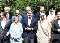 Στρατηγικές επαφές Μητσοτάκη στο Costa Navarino για ενέργεια και ασφάλεια