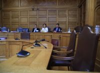 «Φέρτε τους τώρα στη Βουλή!» — Ο ΣΥΡΙΖΑ στριμώχνει Τζαβέλλα και Δεμίρη για το σκοτεινό δίκτυο υποκλοπών
