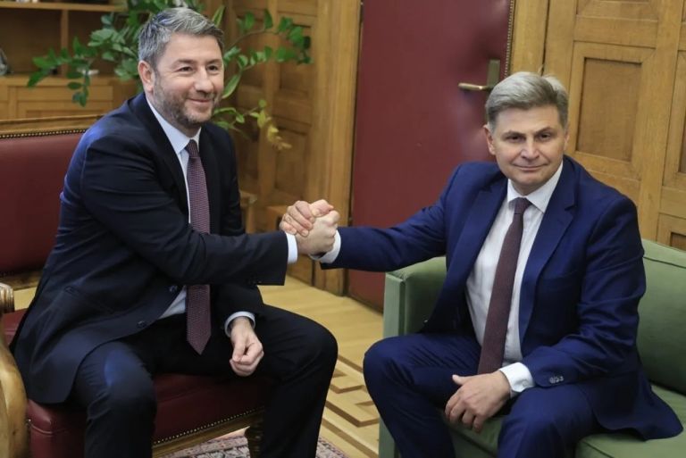 «Πολιτικός σπρίντερ» ο Φαραντούρης: Από ΣΥΡΙΖΑ σε ΠΑΣΟΚ σε χρόνο-ρεκόρ