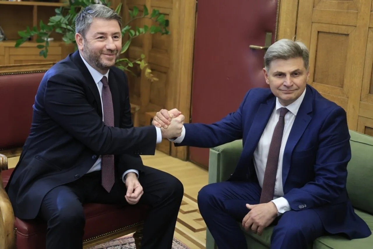 «Πολιτικός σπρίντερ» ο Φαραντούρης: Από ΣΥΡΙΖΑ σε ΠΑΣΟΚ σε χρόνο-ρεκόρ
