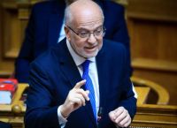 Θεσμικό μέτωπο: Ο Φλωρίδης υπερασπίζεται Τζαβέλλα και «νυχτερινή τροπολογία» – Πολιτική σύγκρουση