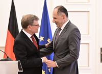Γεραπετρίτης – Βάντεφουλ: Κοινό μέτωπο για τα Στενά του Ορμούζ και την παγκόσμια ασφάλεια