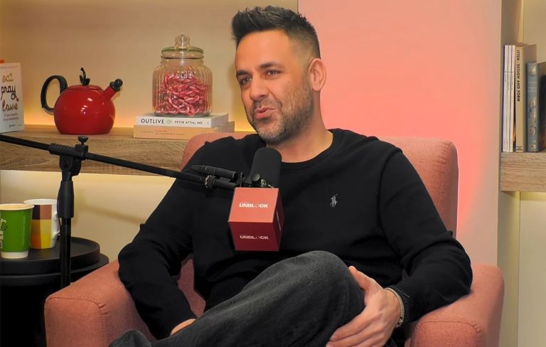 Σοκάρει ο Γιώργος Γιαννιάς: “Με καλούσε γνωστός δημοσιογράφος και αυνανιζόταν στο τηλέφωνο”
