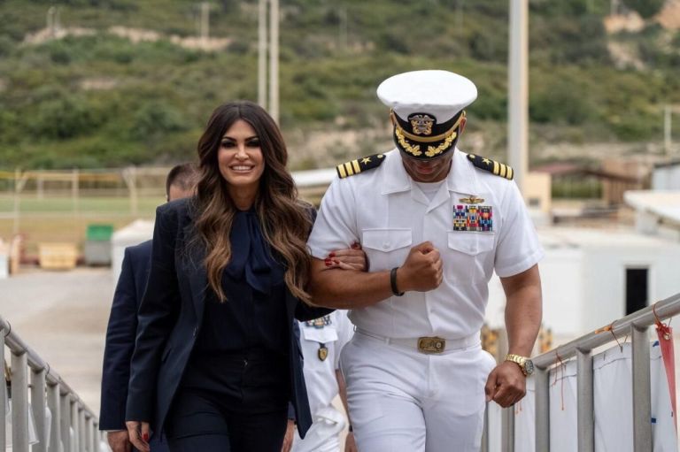 Η Κίμπερλι Γκιλφόιλ στη Σούδα: «Η βάση είναι κρίσιμη για το ΝΑΤΟ και την ασφάλεια στην Ανατολική Μεσόγειο»