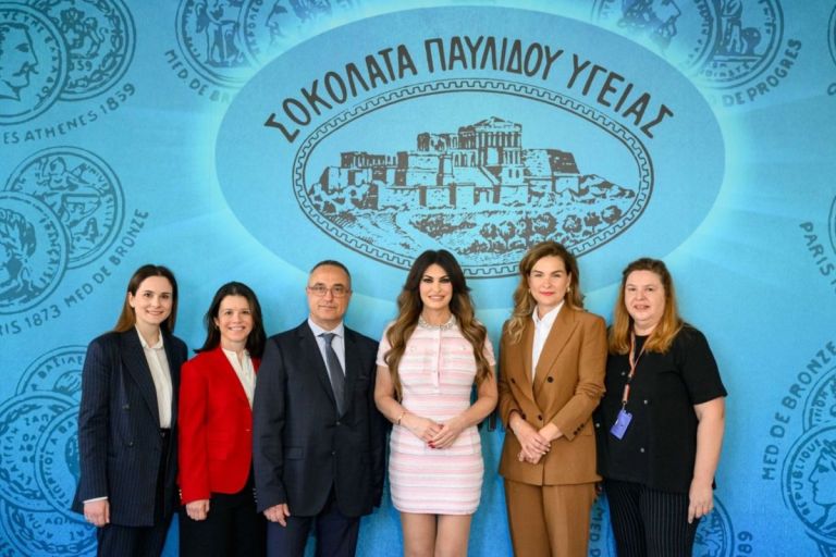 Γκιλφόιλ: Επισκέφθηκε το ιστορικό εργοστάσιο σοκολάτας Παυλίδη στην Αθήνα