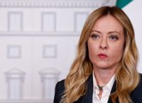 Μελόνι για τα deepfake: «Σκεφτείτε πριν κοινοποιήσετε ψεύτικες εικόνες»