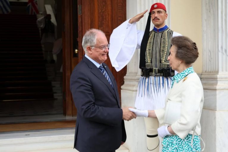 Πριγκίπισσα Άννα: Η επίσκεψη στην Ελλάδα, ο ΠτΔ και το γεύμα στο Κυκλαδικής Τέχνης