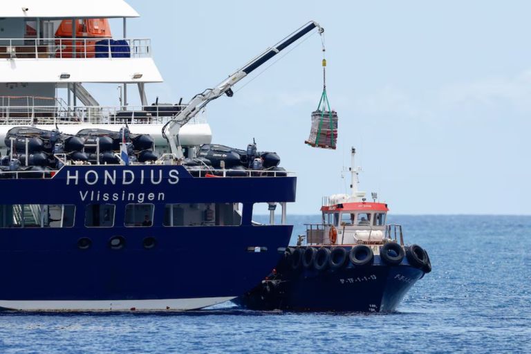 MV Hondius: Επιστροφή στα Κανάρια λόγω θυελλωδών ανέμων κατά την εκκένωση