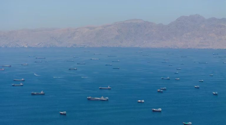 Ιράν: Μπλόκο σε τέσσερα πλοία στα Στενά του Ορμούζ – Νέος συναγερμός στις αγορές