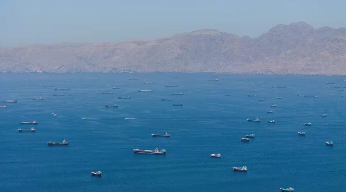 Ιράν: Μπλόκο σε τέσσερα πλοία στα Στενά του Ορμούζ – Νέος συναγερμός στις αγορές