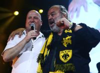 Νίκολιτς: Τραγούδησε «ΑΕΚ ΟΛΕ» και γνώρισε αποθέωση στη γιορτή του τίτλου