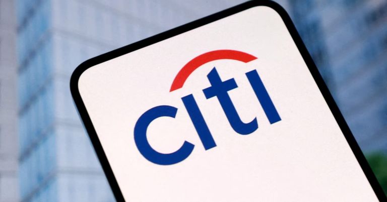 Citi: Γιατί το ρεύμα στην Ελλάδα θα μείνει ακριβό και ασταθές έως το 2030