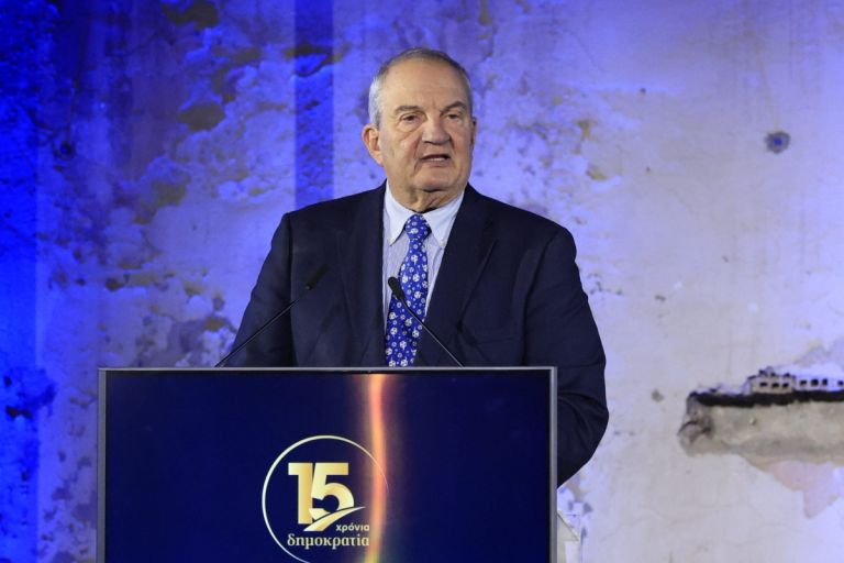 «Πάγος» Καραμανλή στο συνέδριο: Υποκλοπές, αποστάσεις και το μήνυμα στη ΝΔ