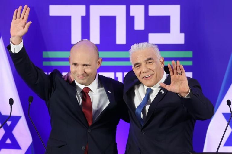 «Μαζί ή τίποτα»: Το στοίχημα Μπένετ–Λαπίντ για την ανατροπή Νετανιάχου