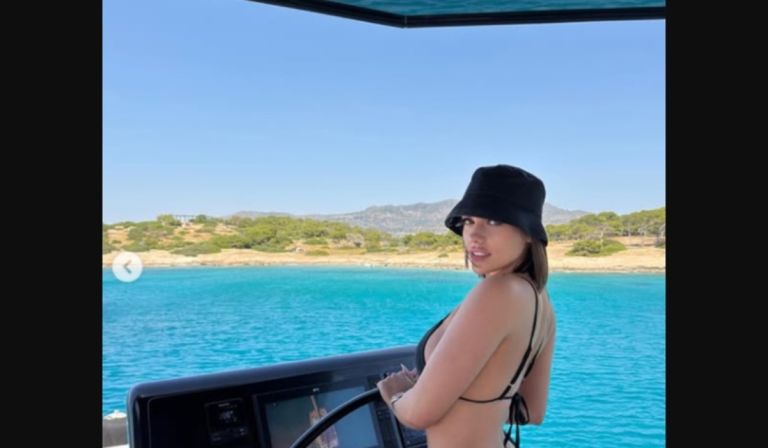 Η Μαριγκόνα ανέβασε τη θερμοκρασία με αποκαλυπτικό μαύρο μπικίνι [pics]