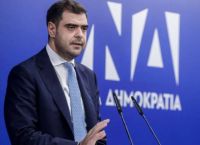 “Ελευθερία Τύπου με αριθμούς και αντιπαραθέσεις”: Η κυβέρνηση υπερασπίζεται το νέο μιντιακό πλαίσιο