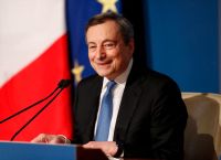 Βράβευση Ντράγκι: Εύσημα Μερτς στην Ελλάδα – «Είμαστε πραγματικά μόνοι, μαζί» είπε για την εποχή Τραμπ