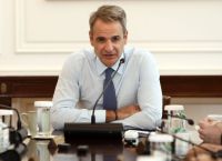 ΜΗΤΣΟΤΑΚΗΣ ΣΕ ΡΥΘΜΟ… ΕΚΛΟΓΩΝ: Στεγαστικά, μισθοί, ασφάλεια και δισ. στην αγορά