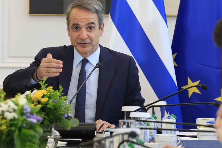 Μητσοτάκης κατά αντιπολίτευσης: «Πολιτική Βαβέλ» ενώ επεκτείνει την επιδότηση diesel