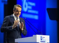 Το “χαμένο” 6% που κυνηγά το Μαξίμου: Η επιχείρηση επαναπατρισμού και ο φόβος της χαλαρής ψήφου